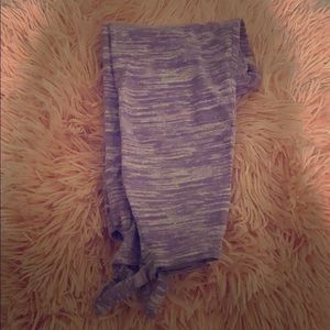 Girl’s purple cropped legging!
